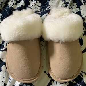 Women’s Cloud Nine sheepskin slippers